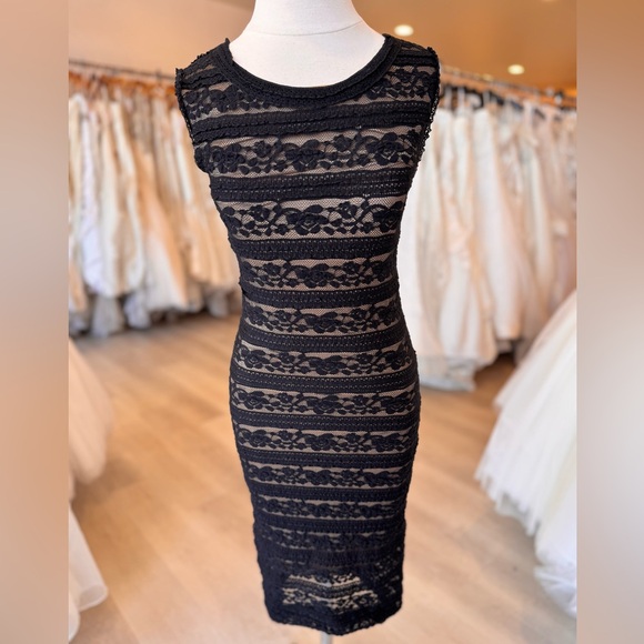 Chic Black Lace Midi Dress - Picture 1 of 7